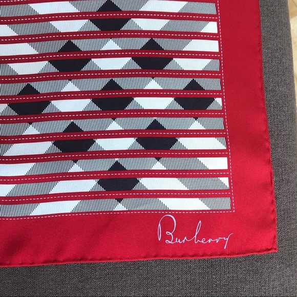 Burberry large silk rectangular large scarf - Picture 6 of 7